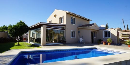 Villa for sale in Puerto Banus