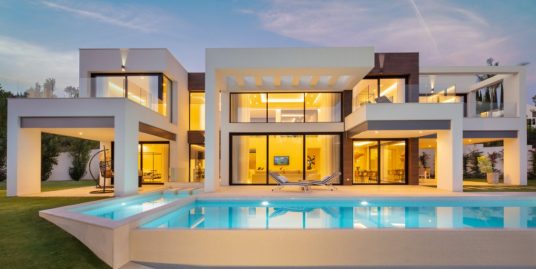 Detached Villa for Sale in Nueva Andalucía, Marbella, Málaga