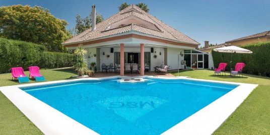 Villa for Sale in New Golden Mile, Estepona, Málaga