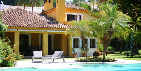 Villa for Sale in El Paraiso, Estepona, Málaga