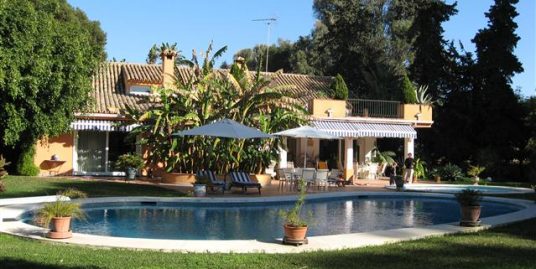 Villa for Sale in New Golden Mile, Estepona, Málaga