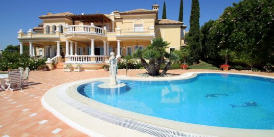 Villa for Sale in El Paraiso, Estepona, Málaga