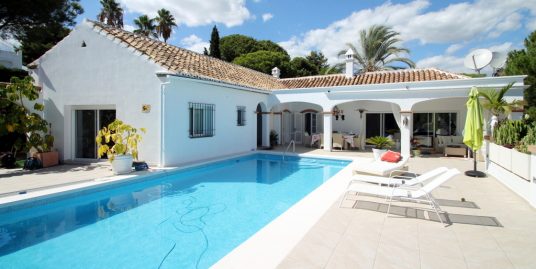 Villa for Sale in El Paraiso, Estepona, Málaga