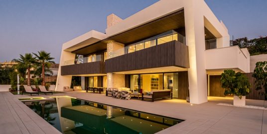 Villa for Sale in Nueva Andalucía, Marbella, Málaga