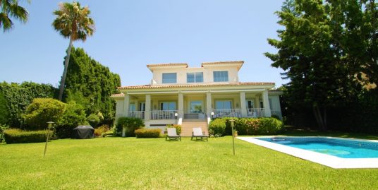 Villa for Sale in El Paraiso, Estepona, Málaga
