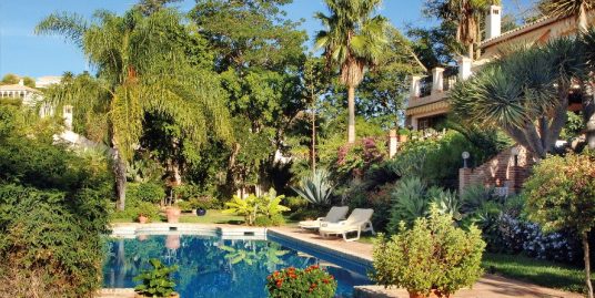 Villa for Sale in El Paraiso, Estepona, Málaga