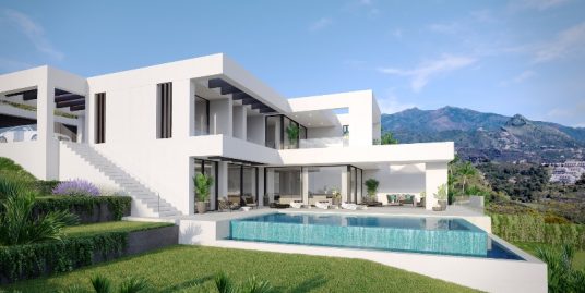 Villa for Sale in New Golden Mile, Estepona, Málaga