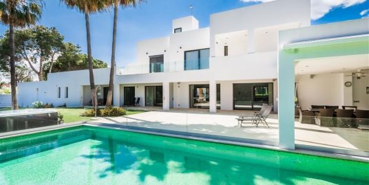 Villa for Sale in East Estepona, Málaga