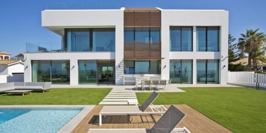 Villa for Sale in New Golden Mile, Estepona, Málaga