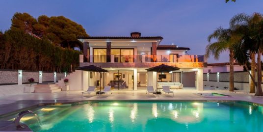Villa for Sale in Marbella East, Málaga