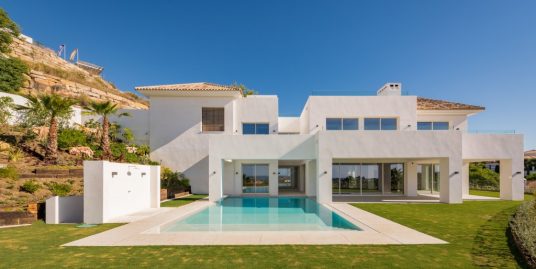 Villa for Sale in El Paraiso, Estepona, Málaga