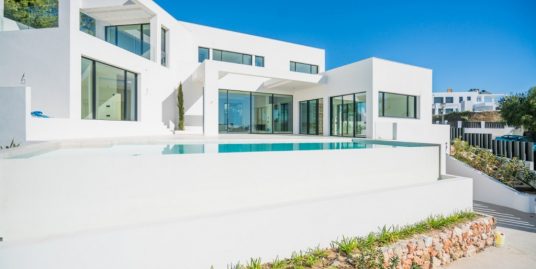 Villa for Sale in Nueva Andalucía, Marbella, Málaga