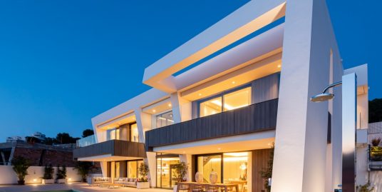 Villa for Sale in El Paraiso, Estepona, Málaga