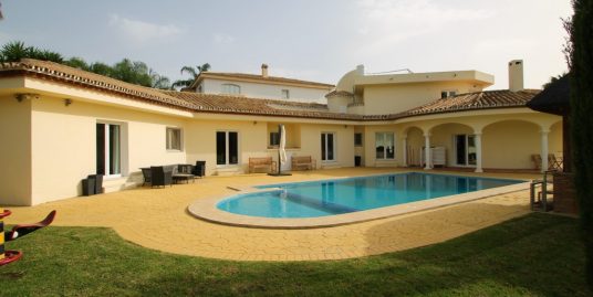 Villa for Sale in El Pilar, Estepona, Málaga