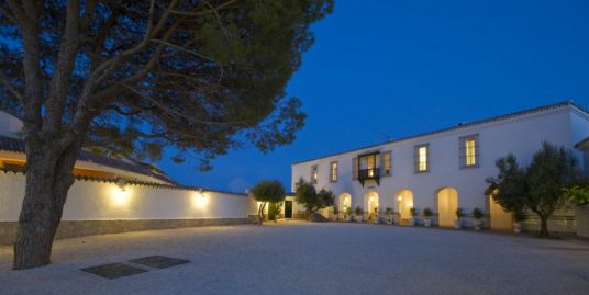 Cortijo for Sale in Fuengirola, Málaga