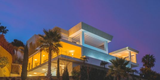 Villa for Sale in El Paraiso, Estepona, Málaga