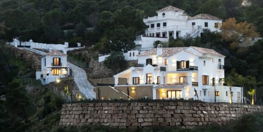 Villa for Sale in El Madroñal, Benahavís, Málaga