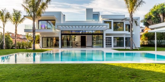 Villa for Sale in Guadalmina Baja, Marbella, Málaga
