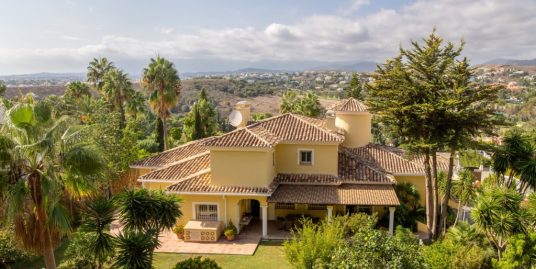 Villa for Sale in El Paraiso, Estepona, Málaga