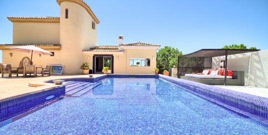 Villa for Sale in Estepona Alta, Málaga
