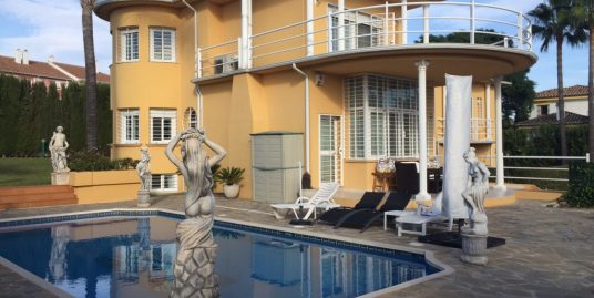 Villa for Sale in Estepona, Málaga