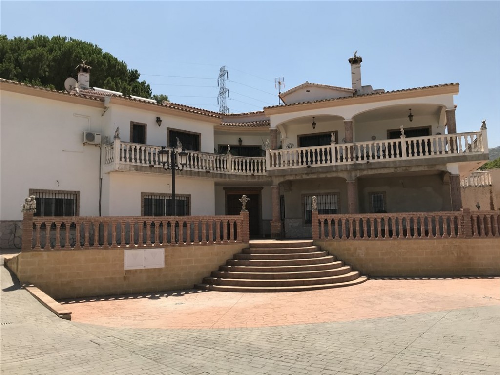 Villa for Sale in Alhaurín de la Torre, Málaga