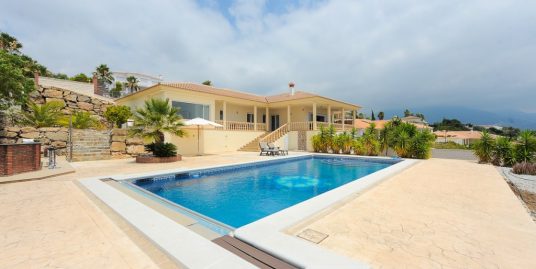 Villa for Sale in Periana, Málaga
