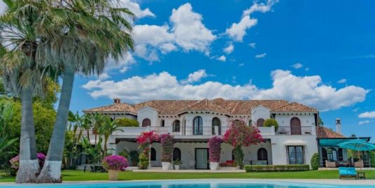 Villa for Sale in Estepona, Málaga