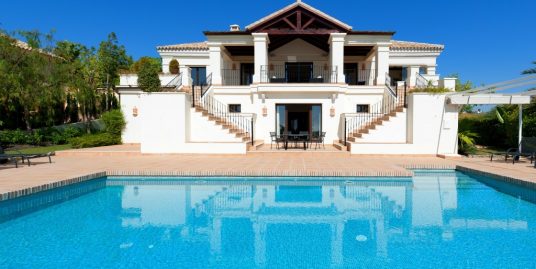 Villa for Sale in El Paraiso, Estepona, Málaga