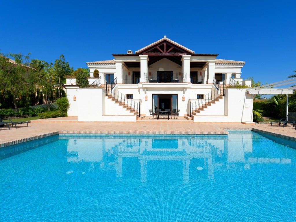 Villa for Sale in El Paraiso, Estepona, Málaga